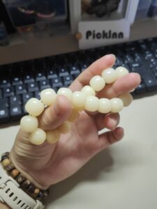 Picklnn-How to use bodhi bead bracelet fidget?
