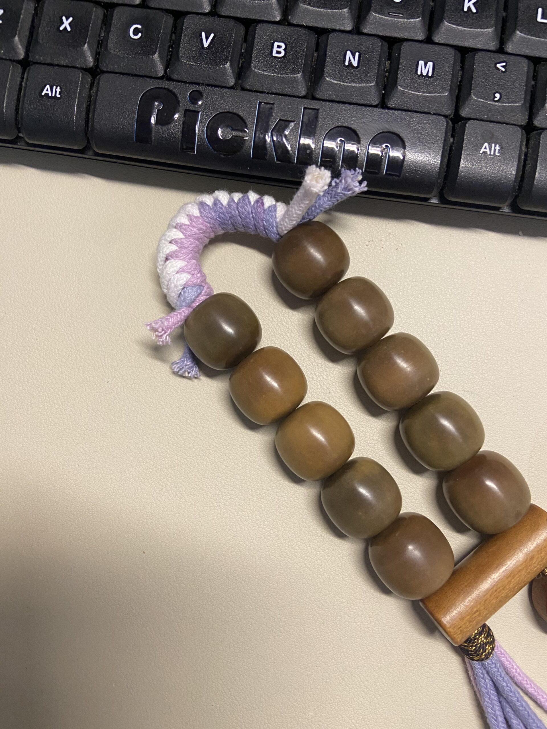 10-Bead 20mm Natural Bodhi Handheld Fidget with Cat Charm 3 wooden cat charm and colorful hanging cords