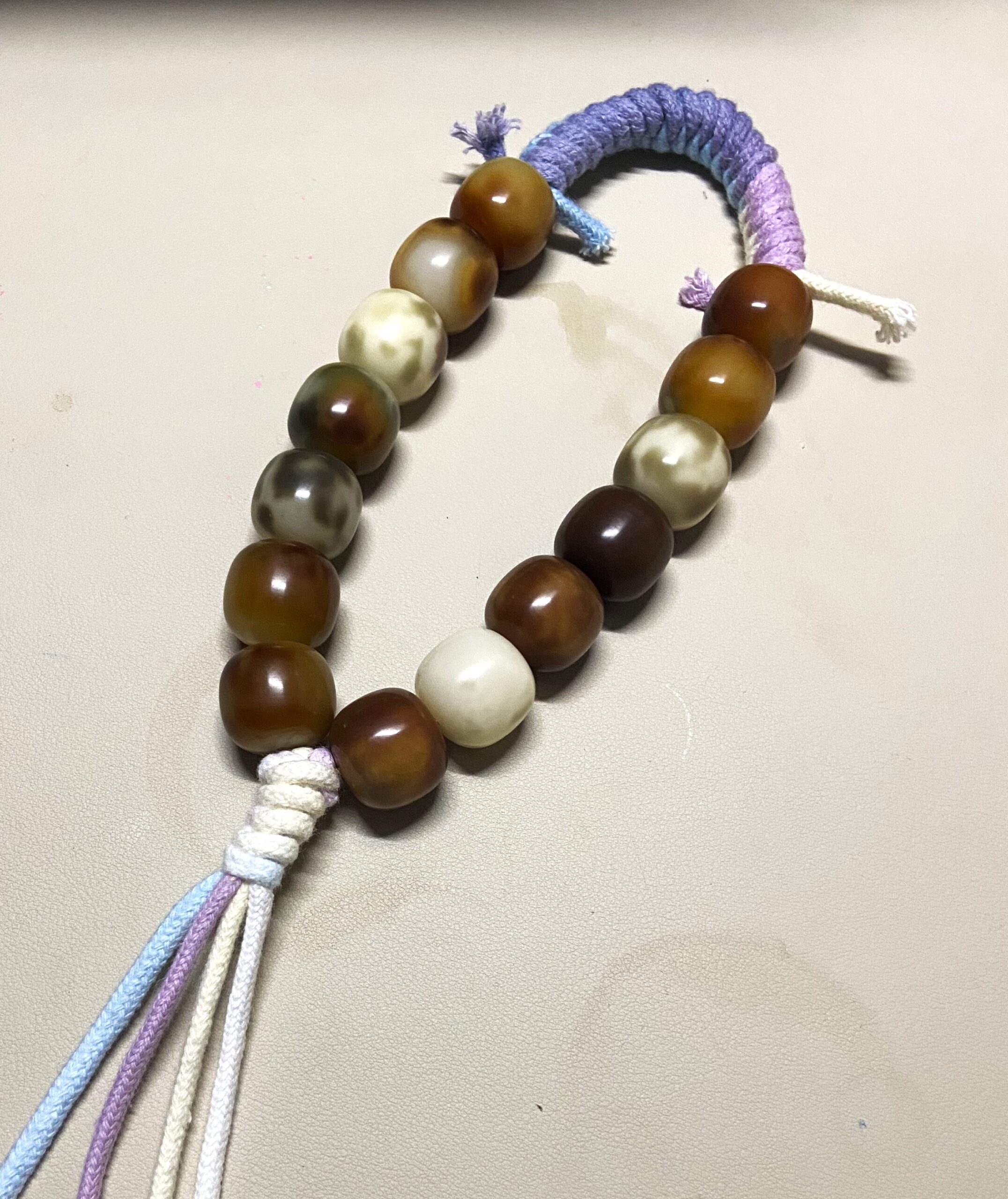 14-Bead 20mm Natural Bodhi Bead Handheld Fidget with Colorful Cord 1 14-bead handheld fidget with 20mm natural bodhi beads