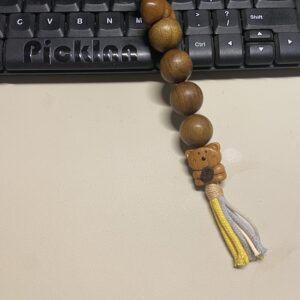 5-bead 20mm sandalwood handheld fidget with cat-shaped bead