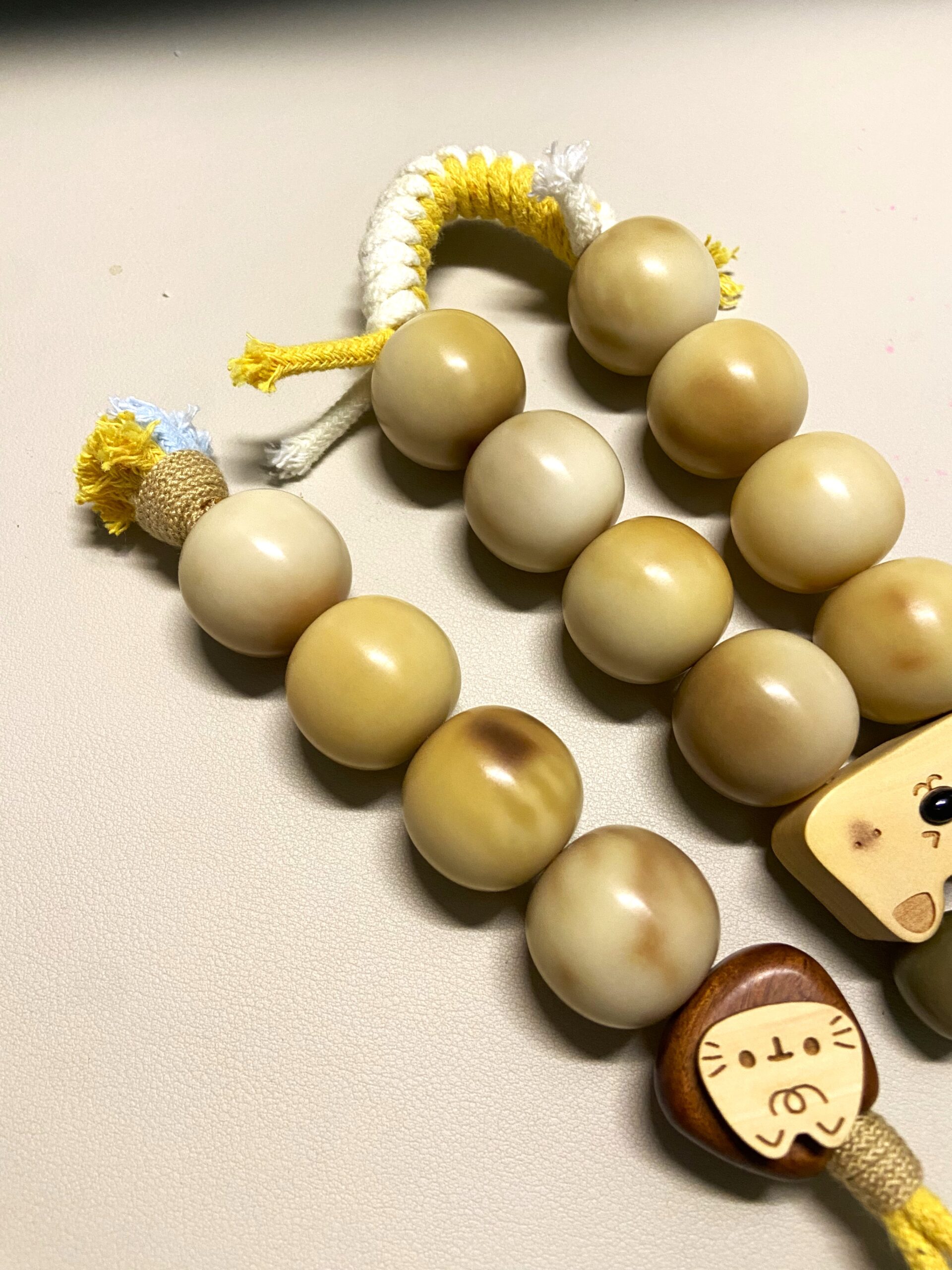 24mm Natural Bodhi Bead Handheld Fidget with Sandalwood Cat Charm 5 24mm Natural Bodhi Bead 03