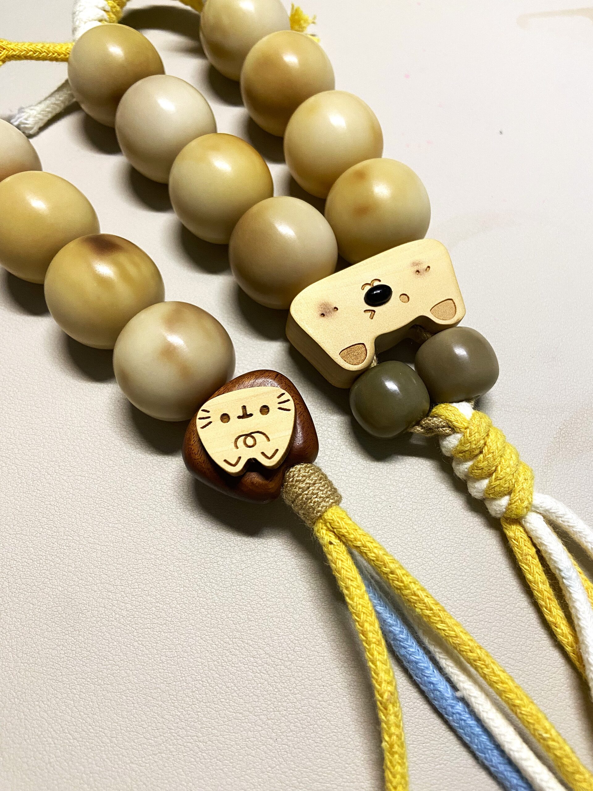 24mm Natural Bodhi Bead Handheld Fidget with Sandalwood Cat Charm 4 24mm Natural Bodhi Bead 02