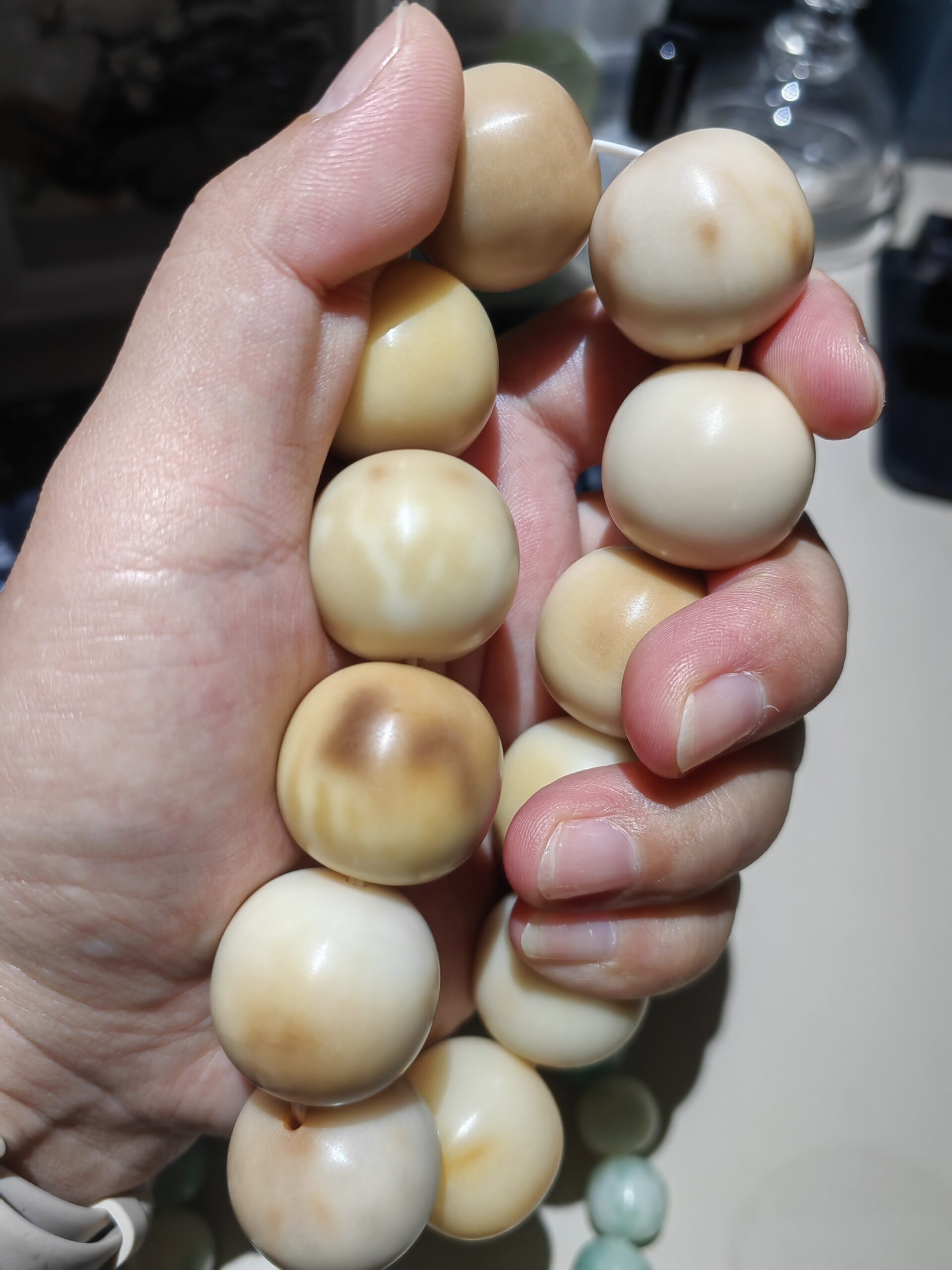 23mm Natural Bodhi Bead Bracelet – Large Natural Seed Fidget Jewelry 3 handheld view of natural Bodhi seed bracelet beads