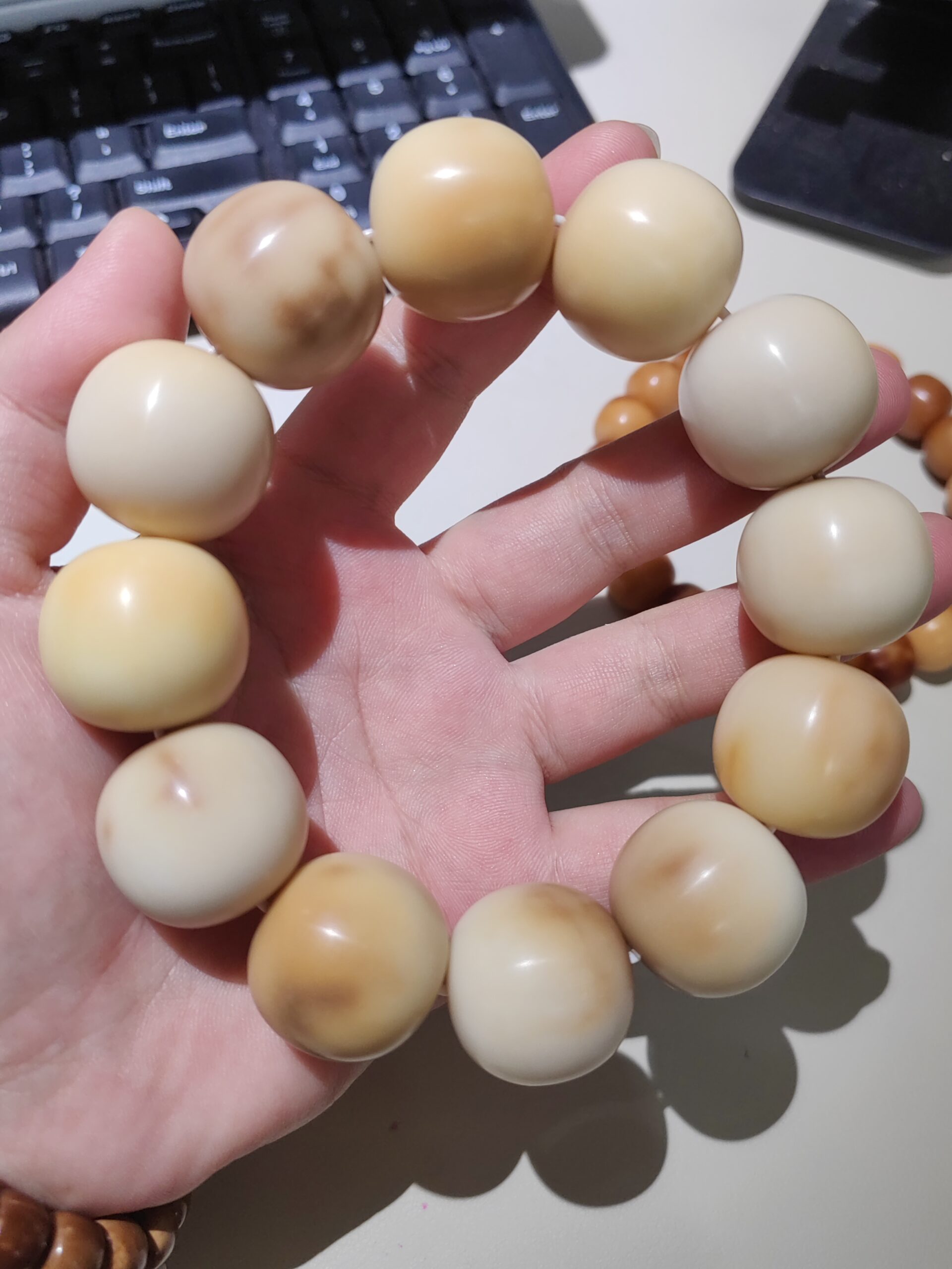 23mm Natural Bodhi Bead Bracelet – Large Natural Seed Fidget Jewelry 4 23mm natural Bodhi bracelet for office fidgeting